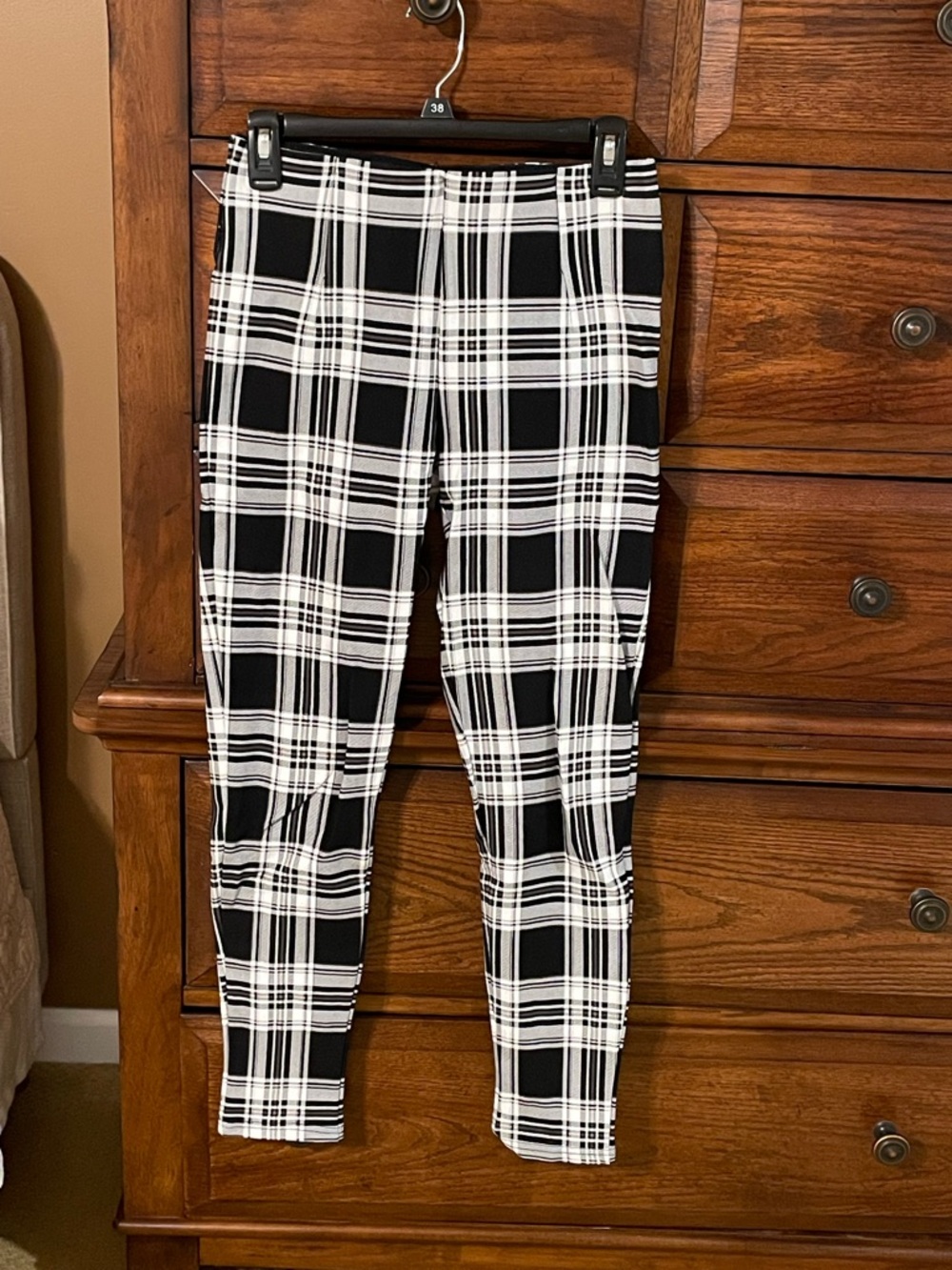 Investments Slim Factor Legging — Black and White plaid